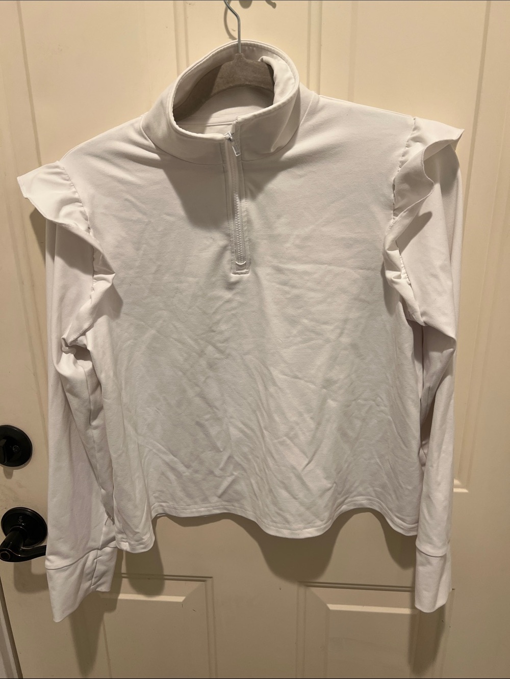 SMITH & QUINN White Pullover Top with Gold Logo
Small